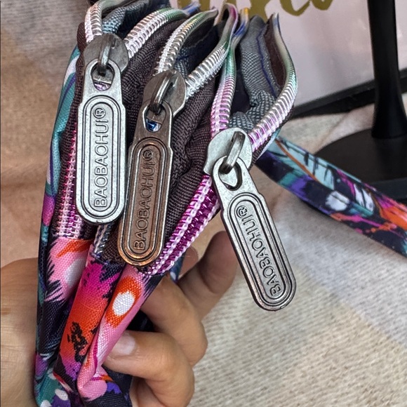 Vibrant Feather Print Cosmetic Bag - Picture 4 of 4